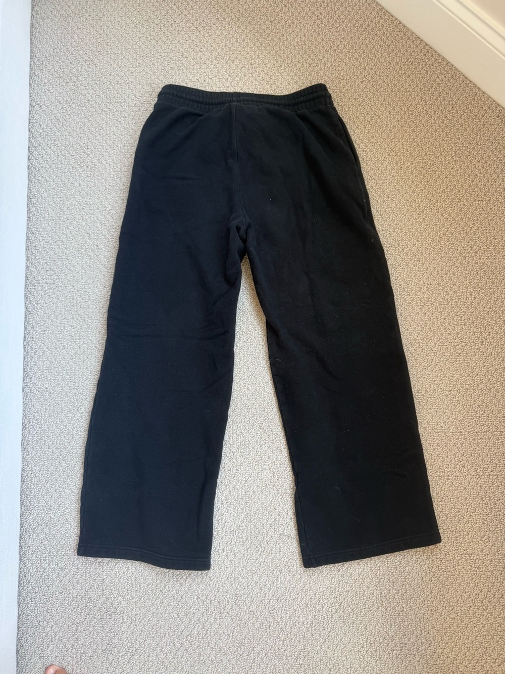 Aritzia Black Boyfriend Wide-Leg Sweatpants with Drawstring Waist - Picture 2 of 3